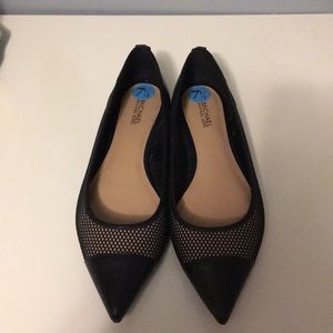 Michael Korda Black Pointy Toe Flat
